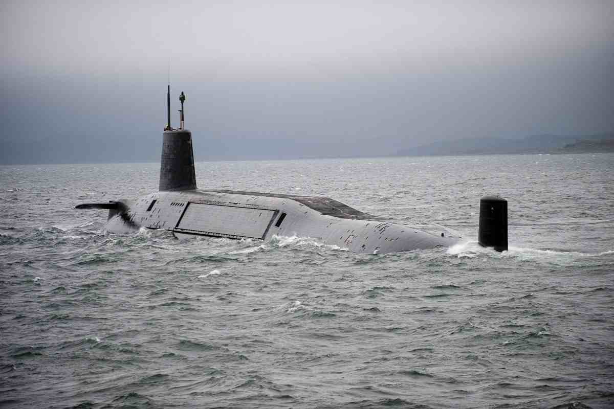 il sottomarino s'inabissa per un guasto