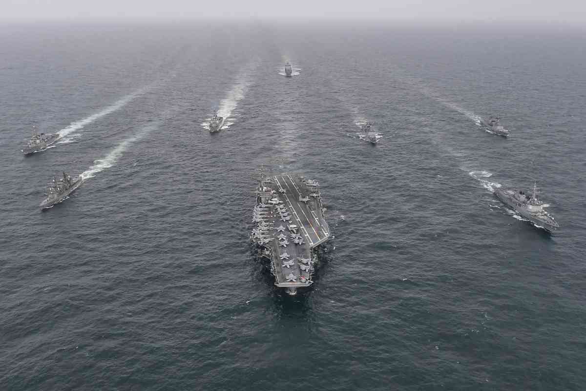 La marina Usa tenta di salvare Suez